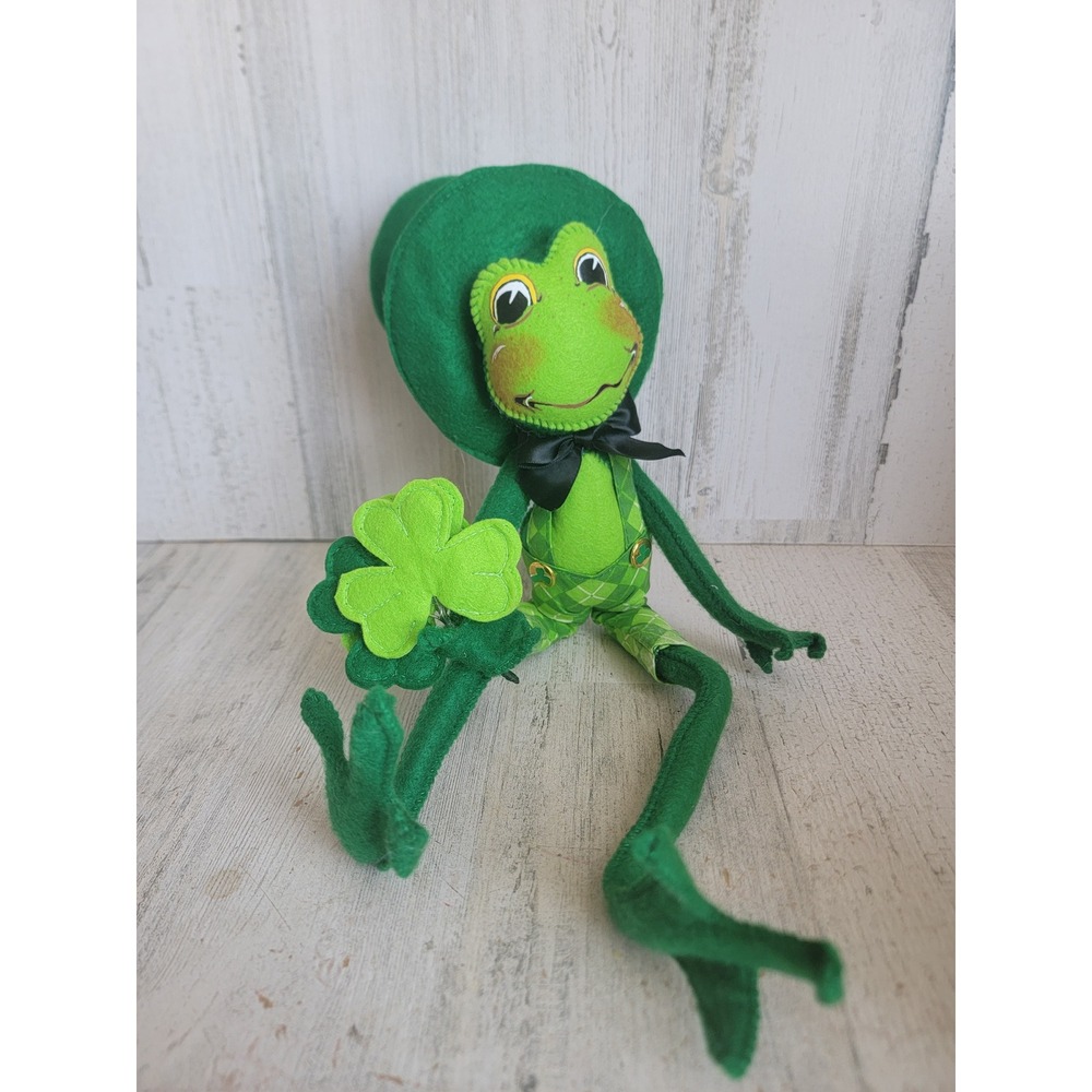 Annalee frog leprechaun holding clover St Patrick's Day plush home figure